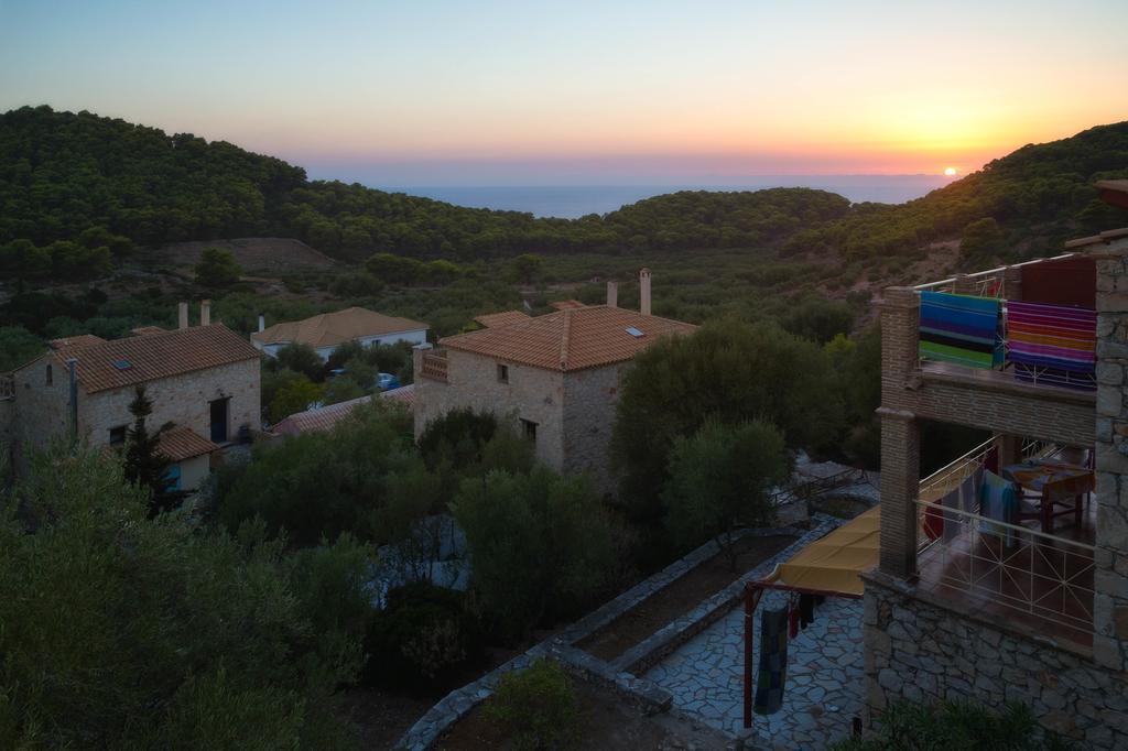 Revera Traditional Stone Villas, Apartments & Studios Keri Exterior photo