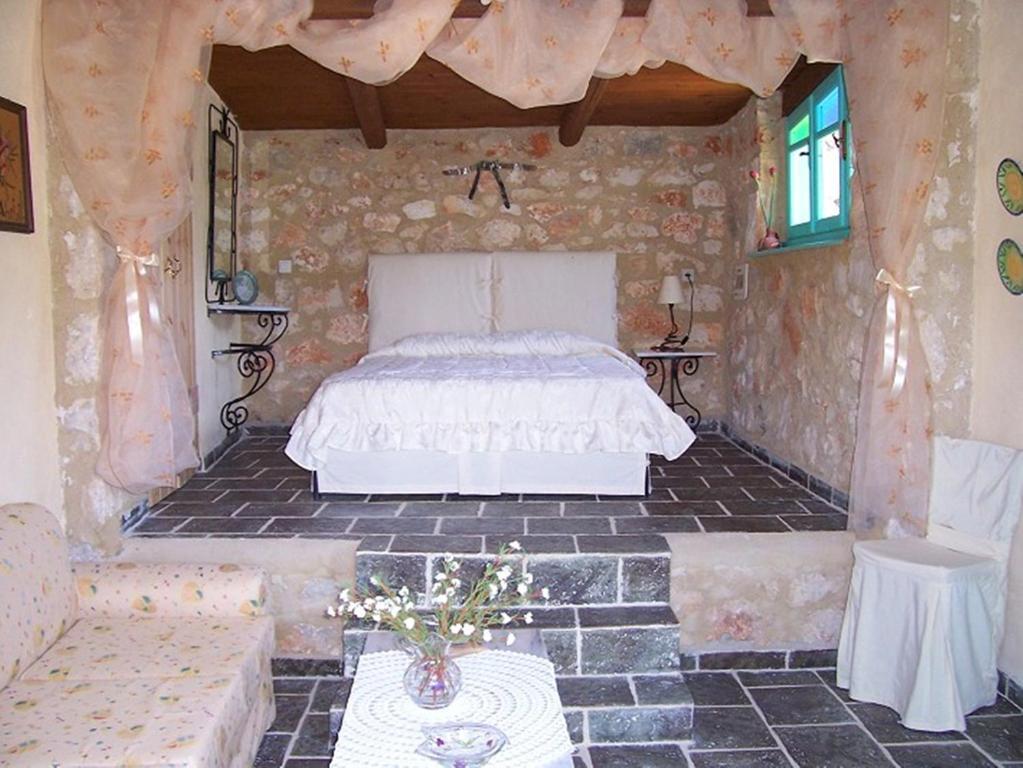 Revera Traditional Stone Villas, Apartments & Studios Keri Exterior photo
